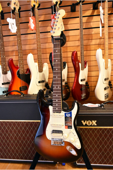 Fender American Elite Stratocaster HSS Shawbucker Rosewood Fingerboard 3 Color Sunburst
