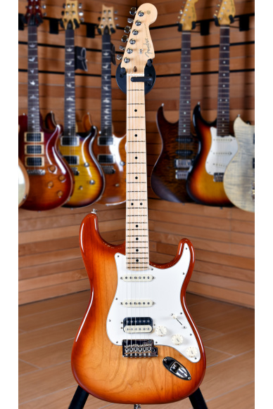 Fender American Professional 2017 Stratocaster HSS Shawbucker Maple Fingerboard Sienna Sunburst