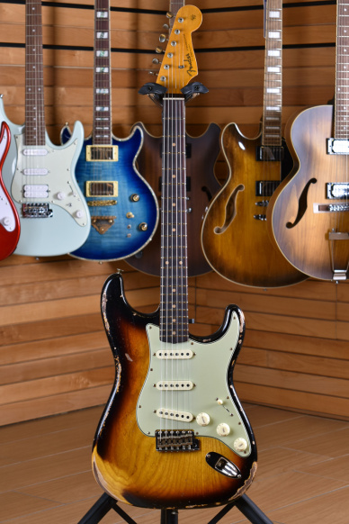 Fender Custom Shop Limited Edition '62 Stratocaster Heavy Relic Faded Aged 3 Color Sunburst