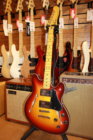 Fender Modern Player Starcaster Maple Aged Cherry Burst