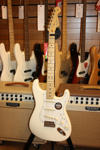 Fender American Standard Stratocaster Maple Fingerboard Olympic White 2012