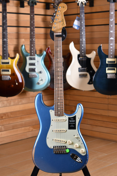 Fender Vintera Road Worn '60s Stratocaster Pau Ferro Fingerboard Lake Placid Blue