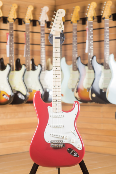 Fender Custom Shop Postmodern Stratocaster NOS Maple Fingerboard Dakota Red