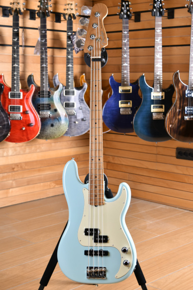 Fender Limited Edition American Professional Precision PJ Roasted Maple Neck Daphne Blue