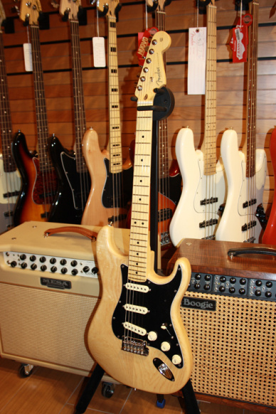 Fender Limited Edition American Standard Stratocaster Maple Fingerboard Oiled Ash Natural