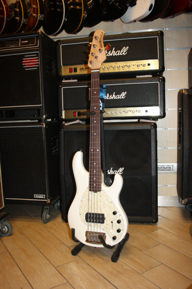 Music Man Sting Ray 5 Rosewood Neck White Pearl