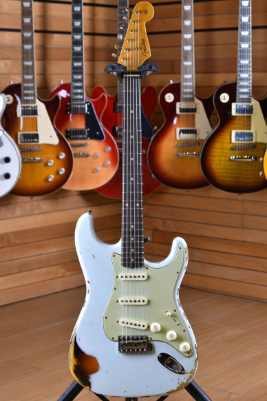 Fender Custom Shop Stratocaster '61 Heavy Relic Rosewood Fingerboard Super Faded/Aged Sonic Blue on 3 Tone Sunburst