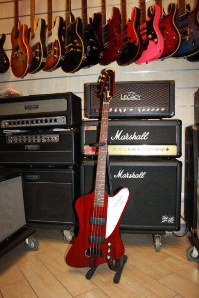 Gibson Thunderbird IV Cherry Black