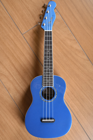 Fender Zuma Classic Uke Lake Placid Blue Walnut Fingerboard