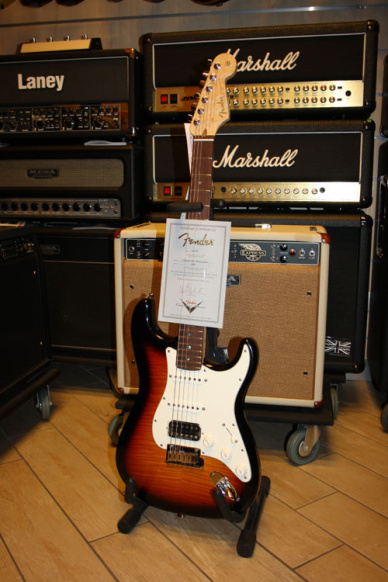 Fender Custom Shop Custom Deluxe Stratocaster Flame Maple Top Rosewood Neck Faded 3 Color Sunburst 2011