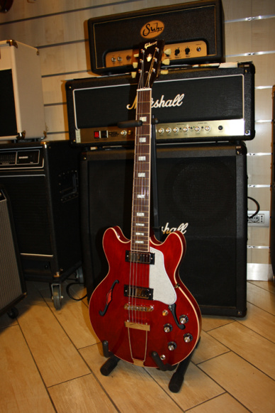 Gibson Custom ES-390 Plain Top Faded Cherry