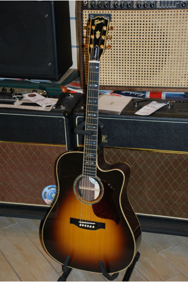 Gibson Songwriter Deluxe Standard Vintage Sunburst
