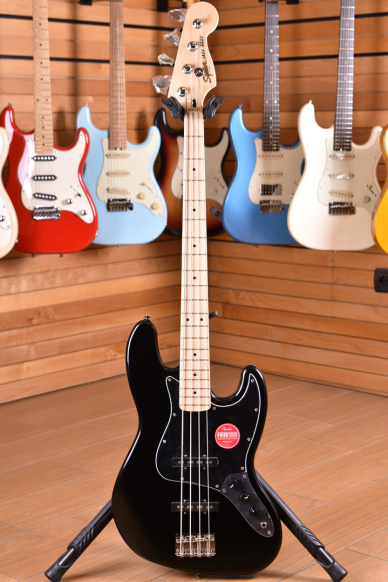 Squier ( by Fender ) Affinity Series Jazz Bass Maple Neck Black Pickguard Black