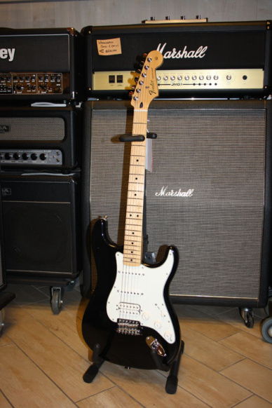 Fender Mexico Standard Stratocaster HSS Maple Neck Black 2011