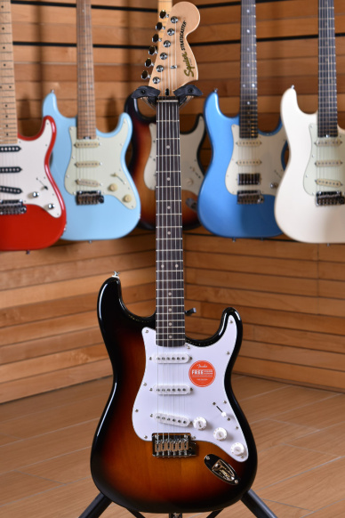 Squier (by Fender) Affinity Series Stratocaster Laurel Fingerboard White Pickguard 3 Tone Sunburst