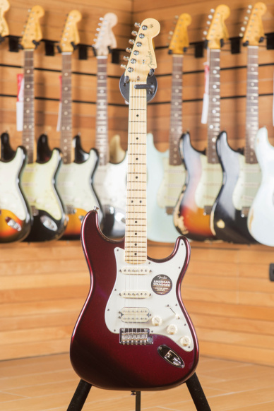 Fender American Standard Stratocaster HSS Maple Fingerboard Bordeaux Metallic