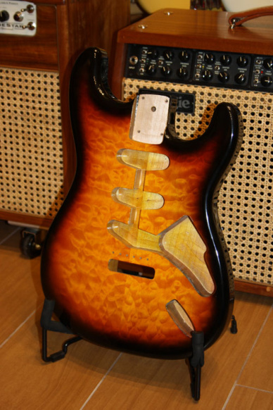 Goldo Stratocaster Body 3 Color Sunburst Quilted Maple
