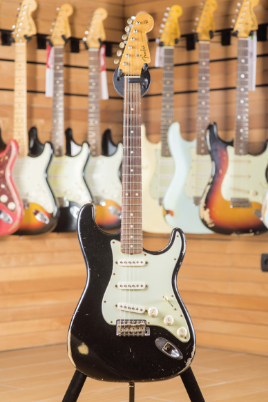 Fender Custom Shop Stratocaster '62 Heavy Relic Rosewood Black / Gold