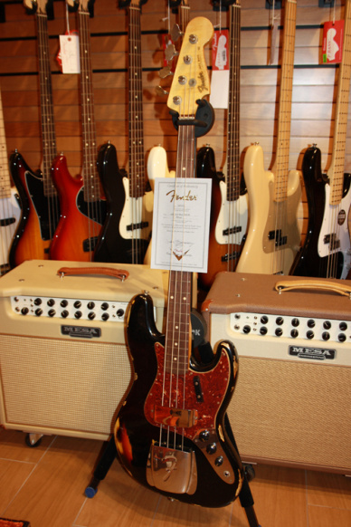 Fender Custom Shop '64 Jazz Bass Heavy Relic 3 Color Over 3TSB