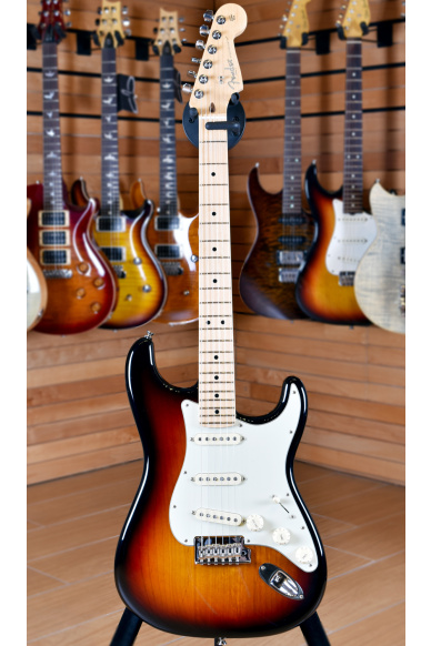 Fender American Professional 2017 Stratocaster Maple Fingerboard 3 Color Sunburst