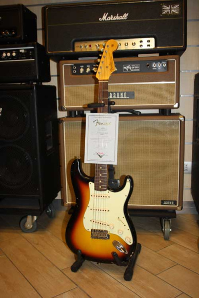 Fender Custom Shop Stratocaster '63 Relic Faded 3 Color Sunburst
