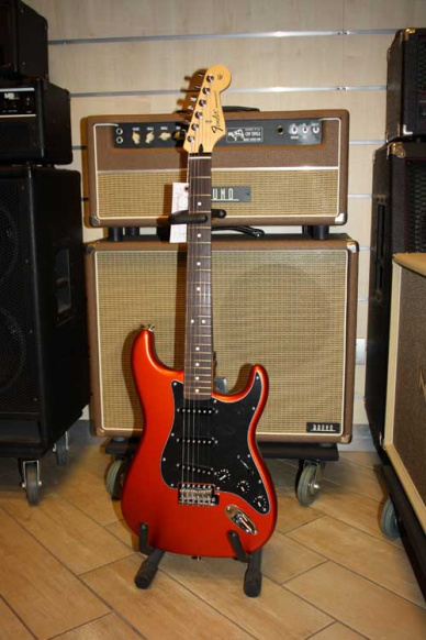 Fender FSR Standard Stratocaster Rosewood Neck Satin Flame Orange