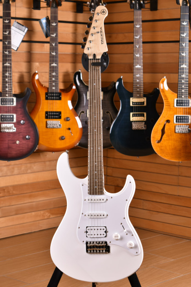 Yamaha Pacifica 012 Vintage White