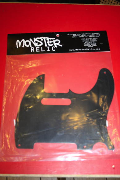 Monster Relic '52 Telecaster Black Bakalite Pickguard