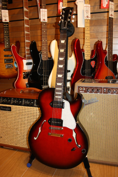 Gibson ES-137 Billie Joe Armstrong Ardent Wine