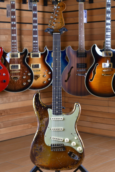 Fender Custom Shop Limited Edition '60/'63 Stratocaster Super Heavy Relic Super Faded Aged Sparkling 3 Tone Sunburst