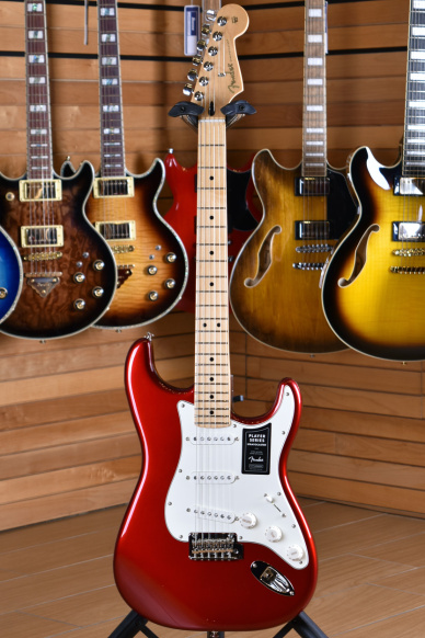 Fender Player Stratocaster Candy Apple Red