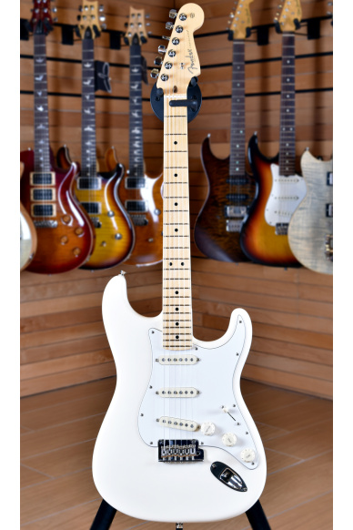 Fender American Professional 2017 Stratocaster Maple Fingerboard Olympic White