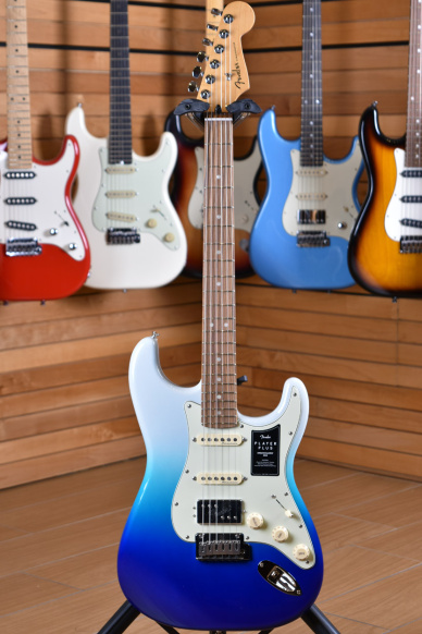 Fender Player Plus Stratocaster HSS Pau Ferro Belair Blue
