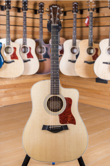 Taylor 210CE Deluxe Natural