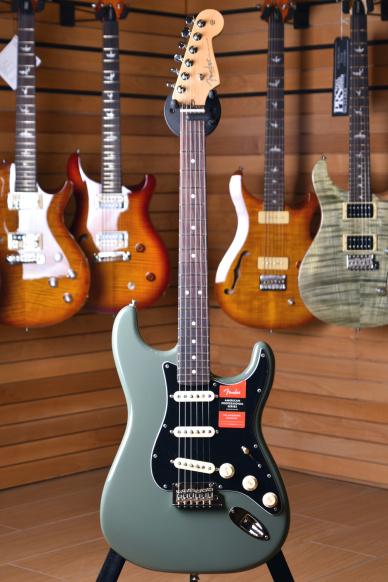 Fender American Professional 2017 Stratocaster Rosewood Fingerboard Antique Olive