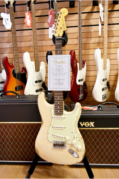 Fender Custom Shop Stratocaster '63 Heavy Relic Desert Sand