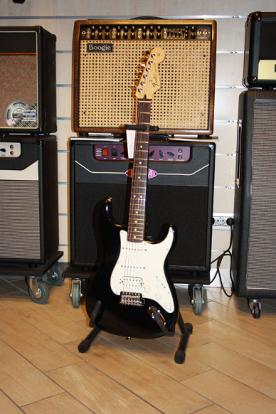 Fender Mexico Standard Stratocaster HSS Rosewood Black