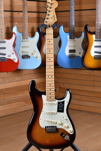 Fender Player Plus Stratocaster Maple Neck 3 Color Sunburst