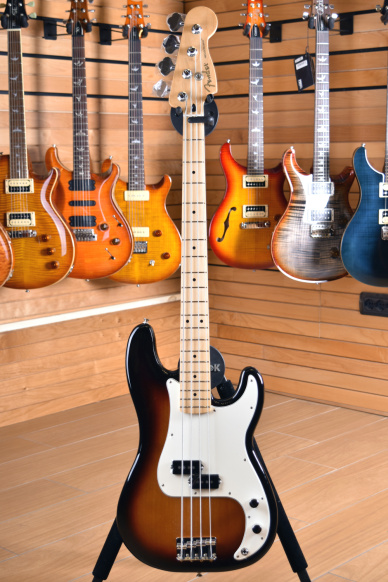 Fender Player Series Precision Bass Maple Fingerboard 3 Color Sunburst