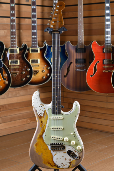 Fender Custom Shop Stratocaster '63 Super Heavy Relic Rosewood Fingerboard Aged Olympic White on 3 Color Sunburst