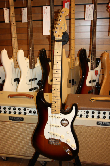Fender American Standard Stratocaster Maple Fingerboard Sunburst 2012