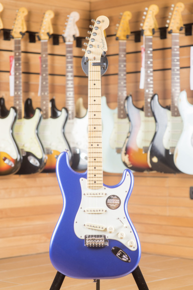 Fender American Standard Stratocaster Maple Fingerboard Ocean Blue Metallic