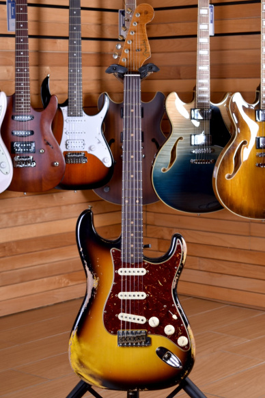 Fender Custom Shop Stratocaster '61 Limited Edition Heavy Relic Faded 3 Tone Sunburst