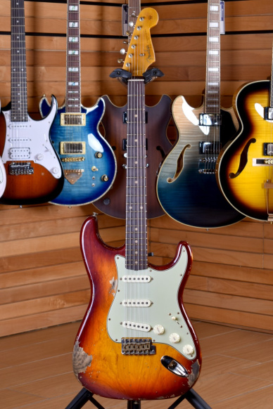 Fender Custom Shop Stratocaster '62 Limited Edition Heavy Relic Aged Cherry Sunburst