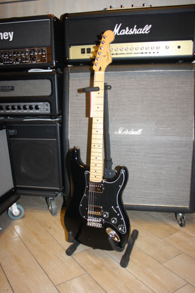 Fender Blacktop Stratocaster HH Maple Neck Black
