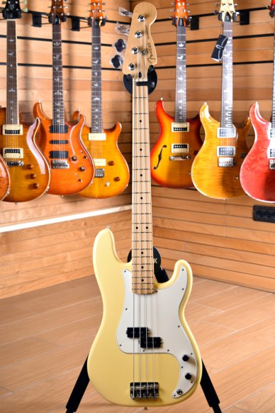 Fender Player Series Precision Bass Maple Fingerboard Buttercream