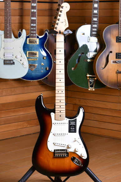 Fender Player Series Stratocaster Maple Fingerboard 3 Color Sunburst