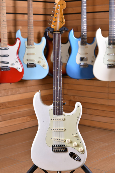 Fender Custom Shop '63 Stratocaster Journeyman Relic Rosewood Fingerboard Aged Olympic White