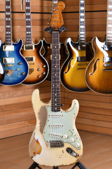 Fender Custom Shop Stratocaster Masterbuilt Dale Wilson '61 Heavy Relic Pinup Olympic White over 3-Tone Sunburst