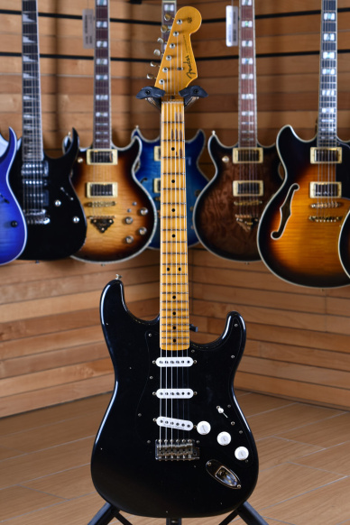 Fender Custom Shop '56 Stratocaster Journeyman Relic Maple Neck Black